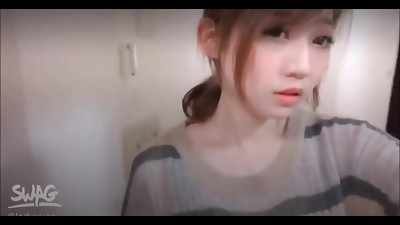 Phang cù_ng em hotgirl TW trong toilet