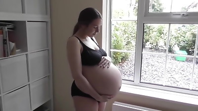 Huge Preggie tummy with twins