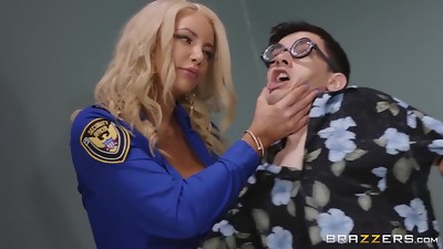 Nicolette Shea and her GF plumbed illegal migrant in three-way